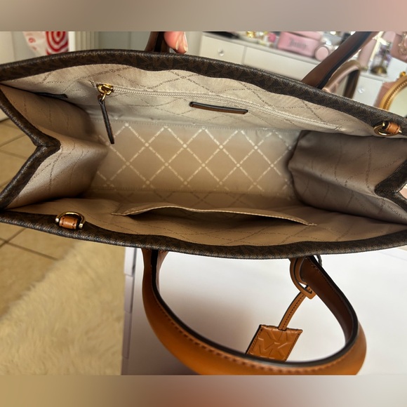 Michael Kors medium Mirella tote - Picture 6 of 13